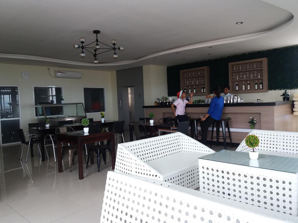 Avon's Hotel Manado